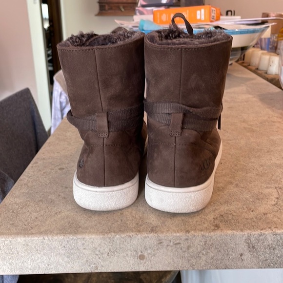 Gorgeous UGG suede boots - Picture 2 of 7